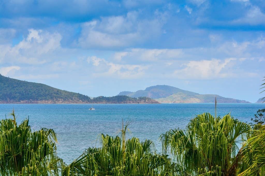 Lagoon Lodge 103 - Beachfront Apartment on Hamilton Island