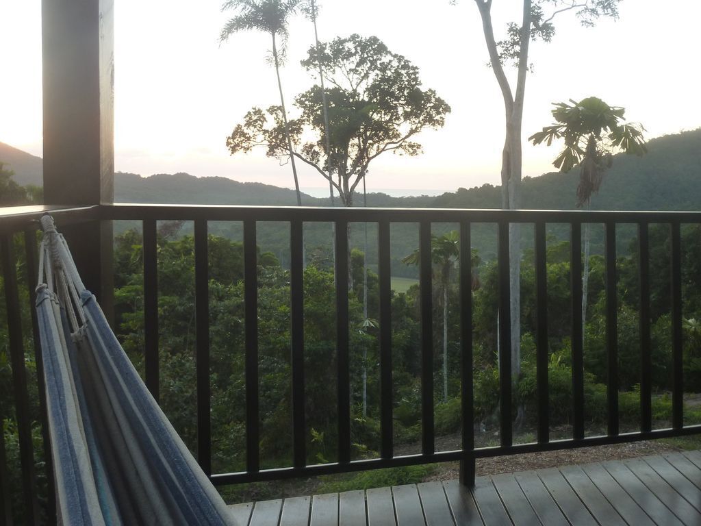 Daintree Holiday Homes - Yurara - Ocean Views and a Luxury Spa Bath for Two