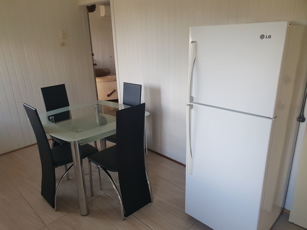 Walk to the Airport 3 Bedroom Home With Netflix Self Check in