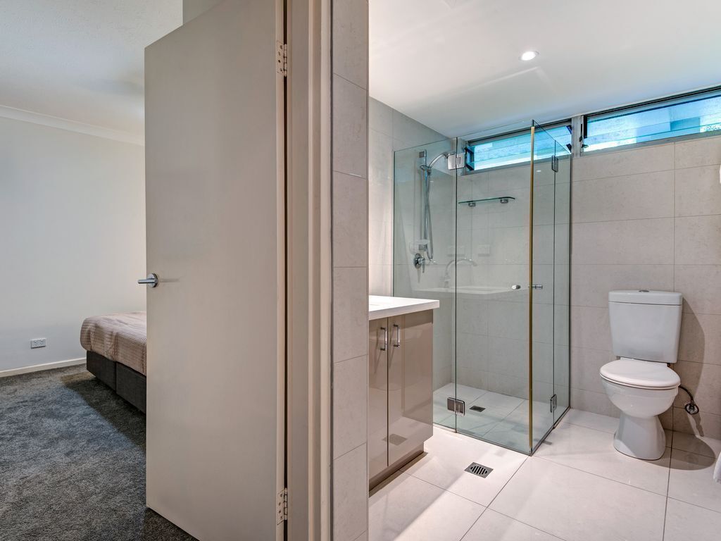 Poinciana Lodge 102 - Seaview Apartment on Hamilton Island