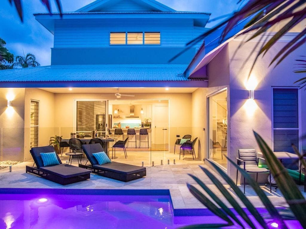 Port Beach House #4 With Private Heated Swimming Pool in Tropical Port Douglas