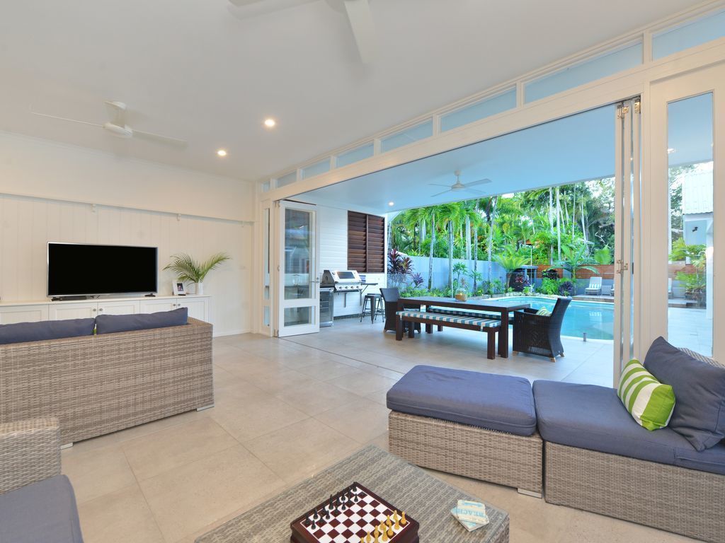 Beach Pavilions Magnificent "port Douglas" Beach House