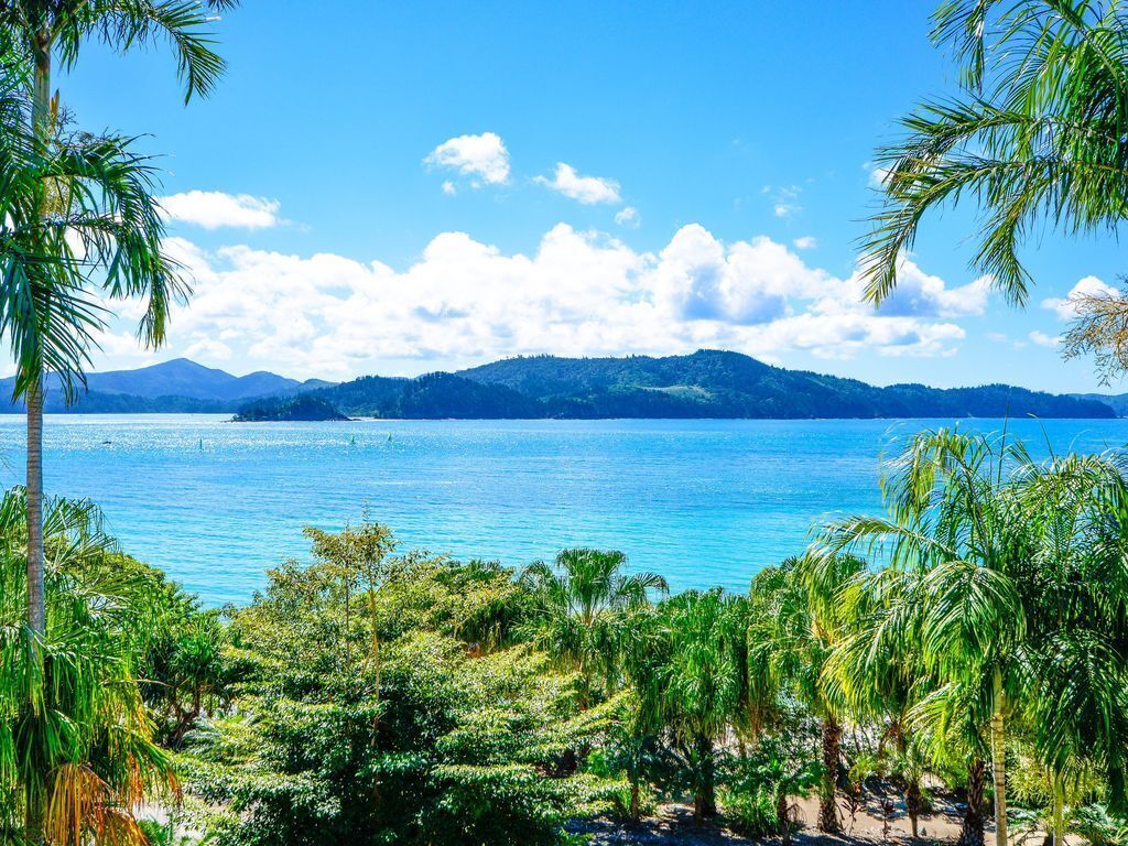 Lagoon 006 on the Beach Hamilton Island by Hamorent