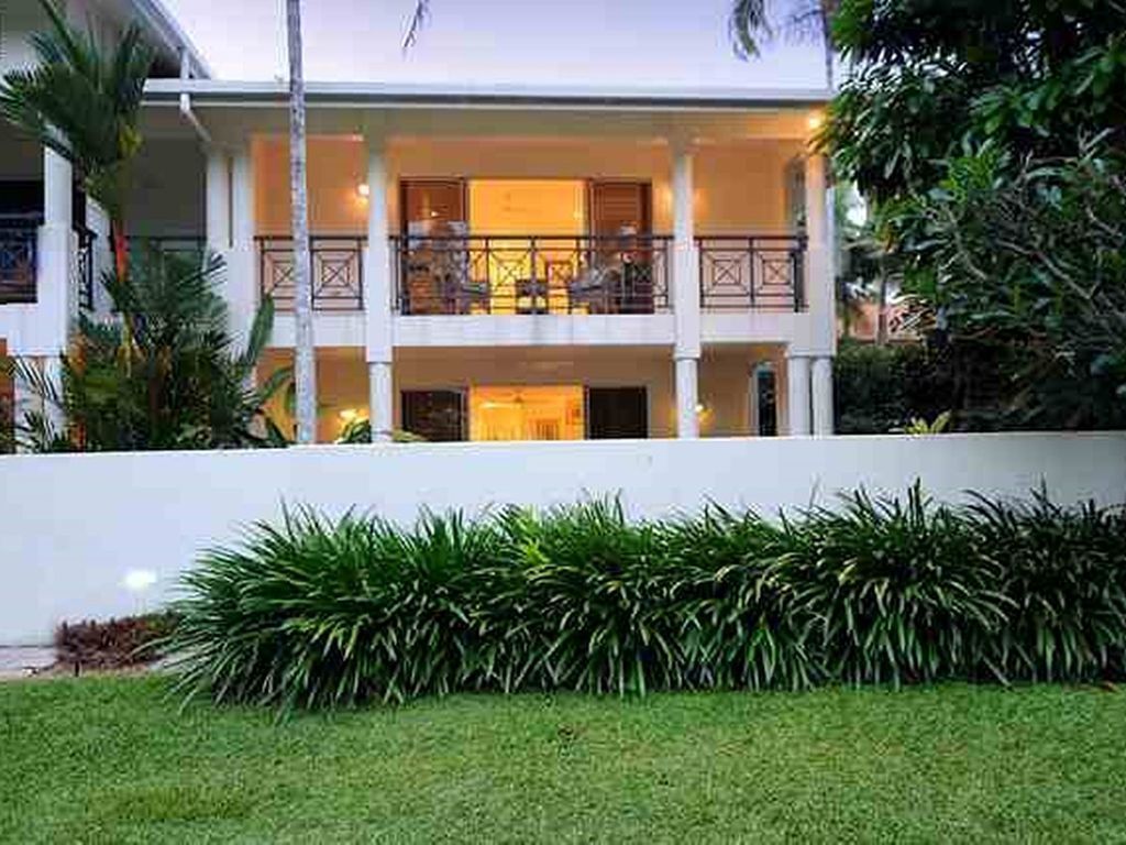 Plantation House 1 Spacious 4 Bedroom House Near Beach Wifi Netflix Telstra TV Playground Pool BBQ