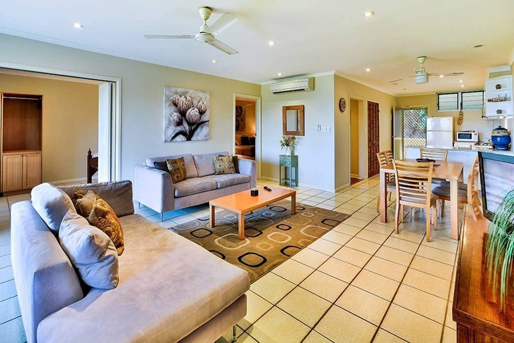 Poinciana Lodge 208 - Seaview Apartment on Hamilton Island