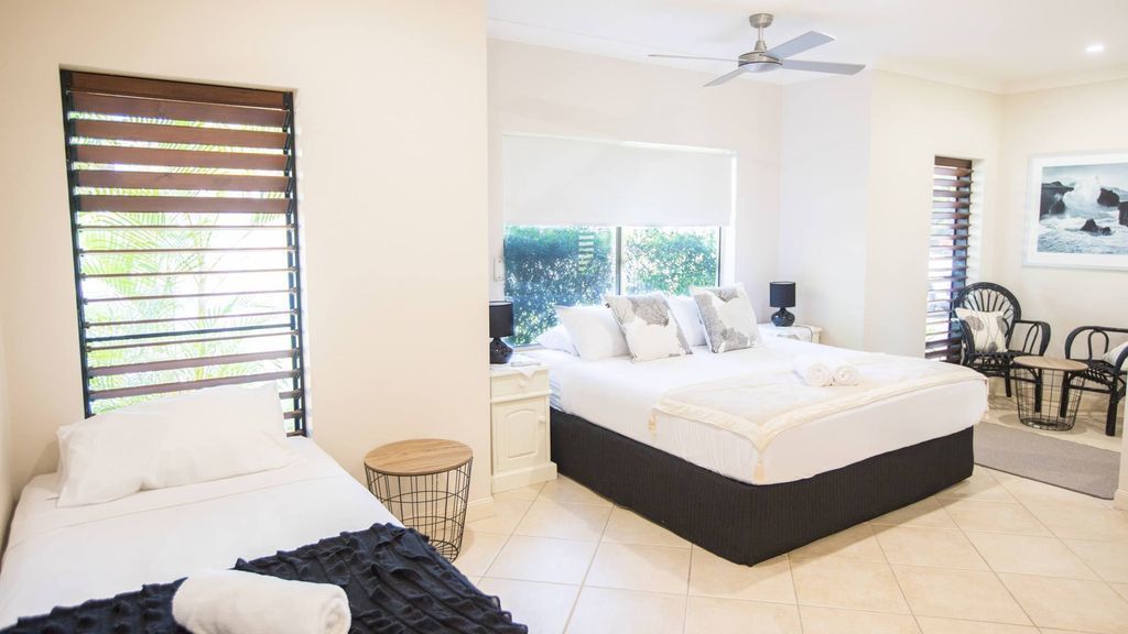 Six Beachside Port Douglas With Heated Swimming Pool & Footsteps From the Beach