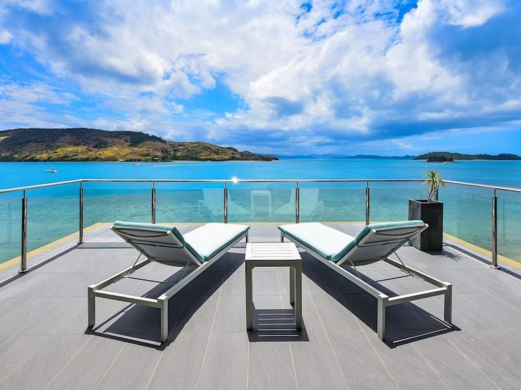 Yacht Club Villa 20 – Beautiful Ocean Front Villa on Hamilton Island