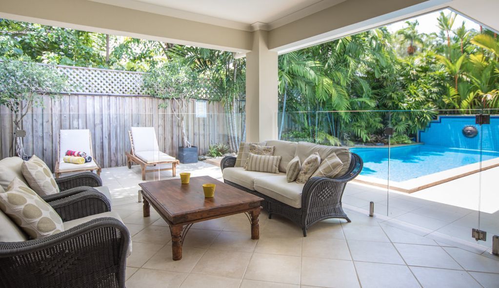 Six Beachside Port Douglas With Heated Swimming Pool & Footsteps From the Beach