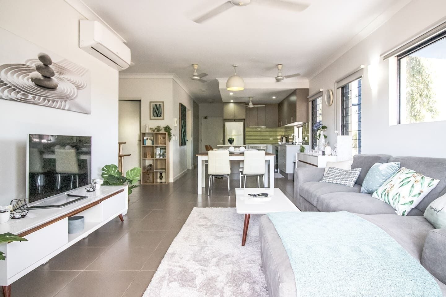 ZEN QUARTERS – 2BED/2BATH Near Markets & Foreshore