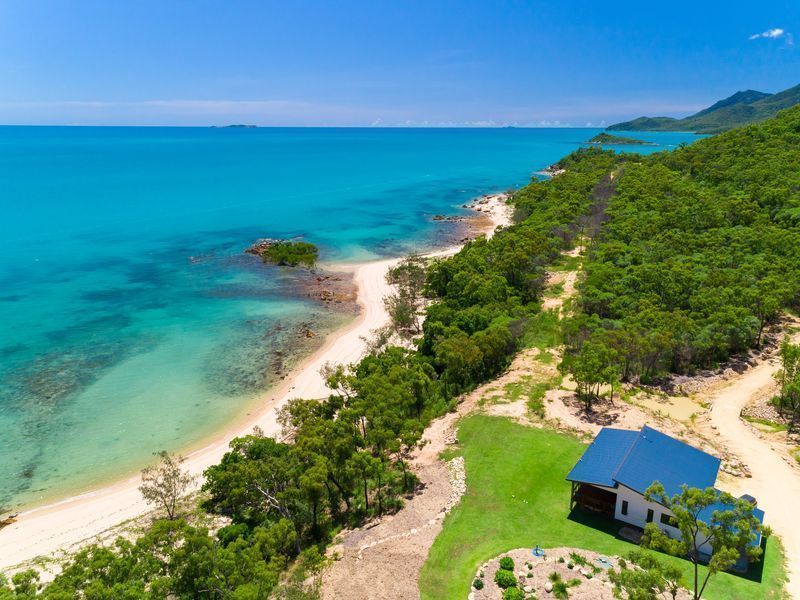 'cape Gloucester Retreat', Beachfront Seclusion!