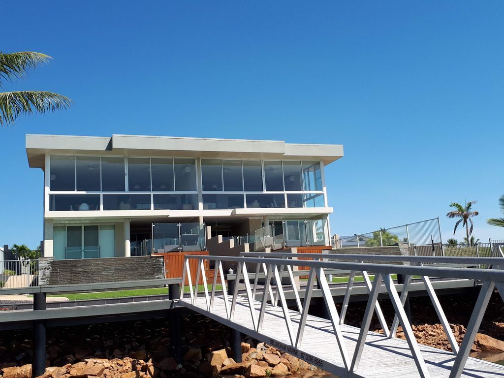 Villa Frente al mar con Piscina Privada y Embarcadero