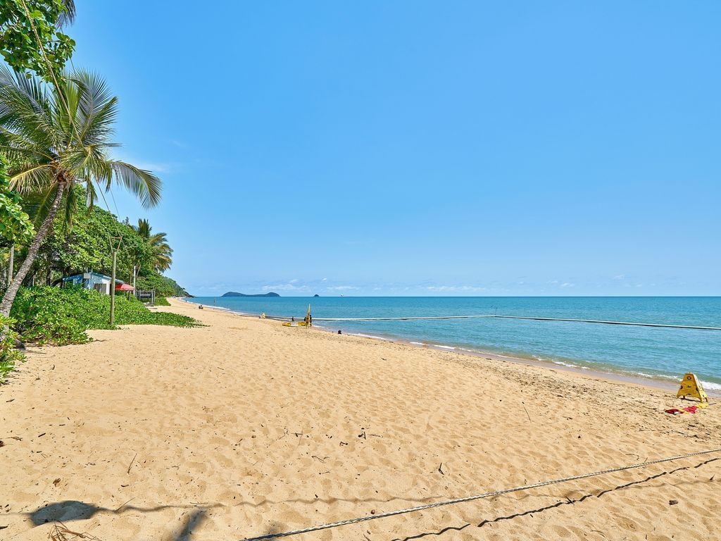 2 Bedroom Cocos Ground Floor Apartment, Close to the Beach