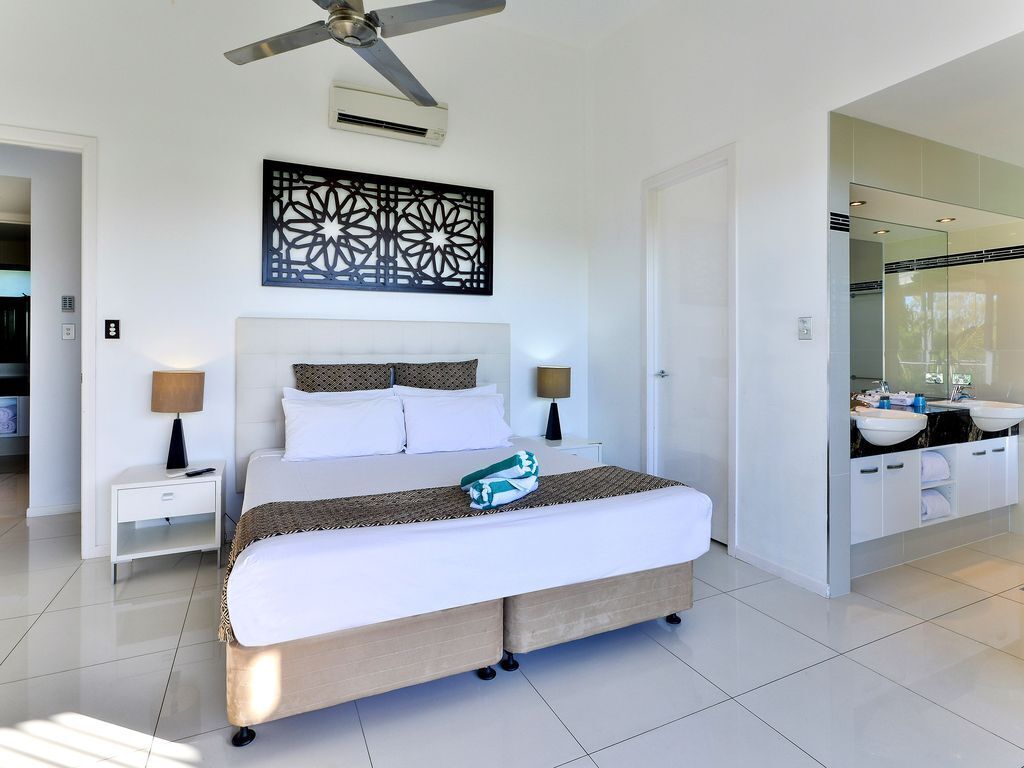 Pinnacle 8 - Seaview Apartment on Hamilton Island