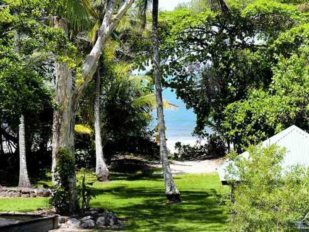 Plantation House 1 Spacious 4 Bedroom House Near Beach Wifi Netflix Telstra TV Playground Pool BBQ