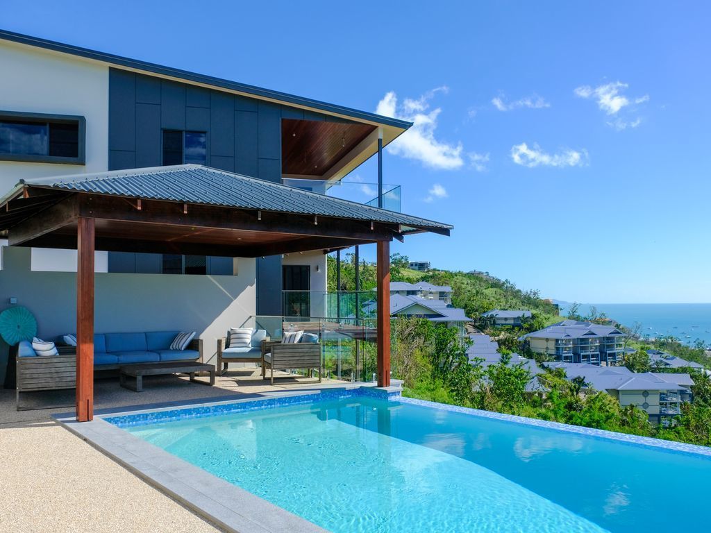 Modern Luxurious Home overlooking Port of Airlie