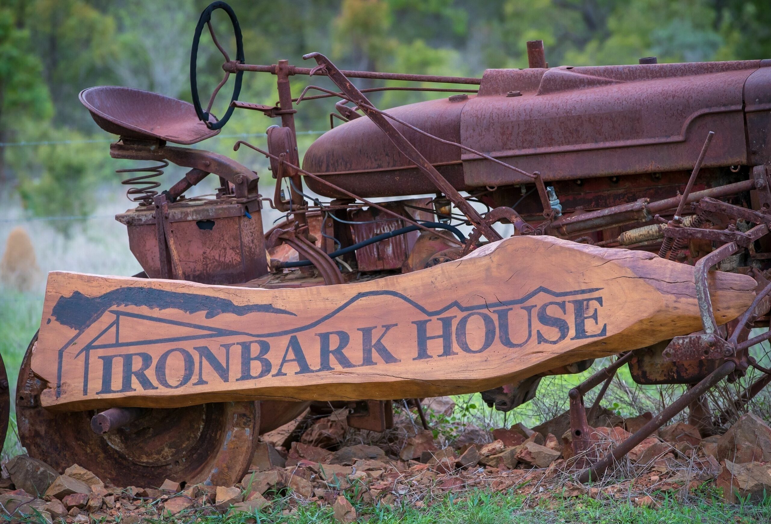 Ironbark House Dimbulah: Boutique Two Bedroom House looking over the Outback