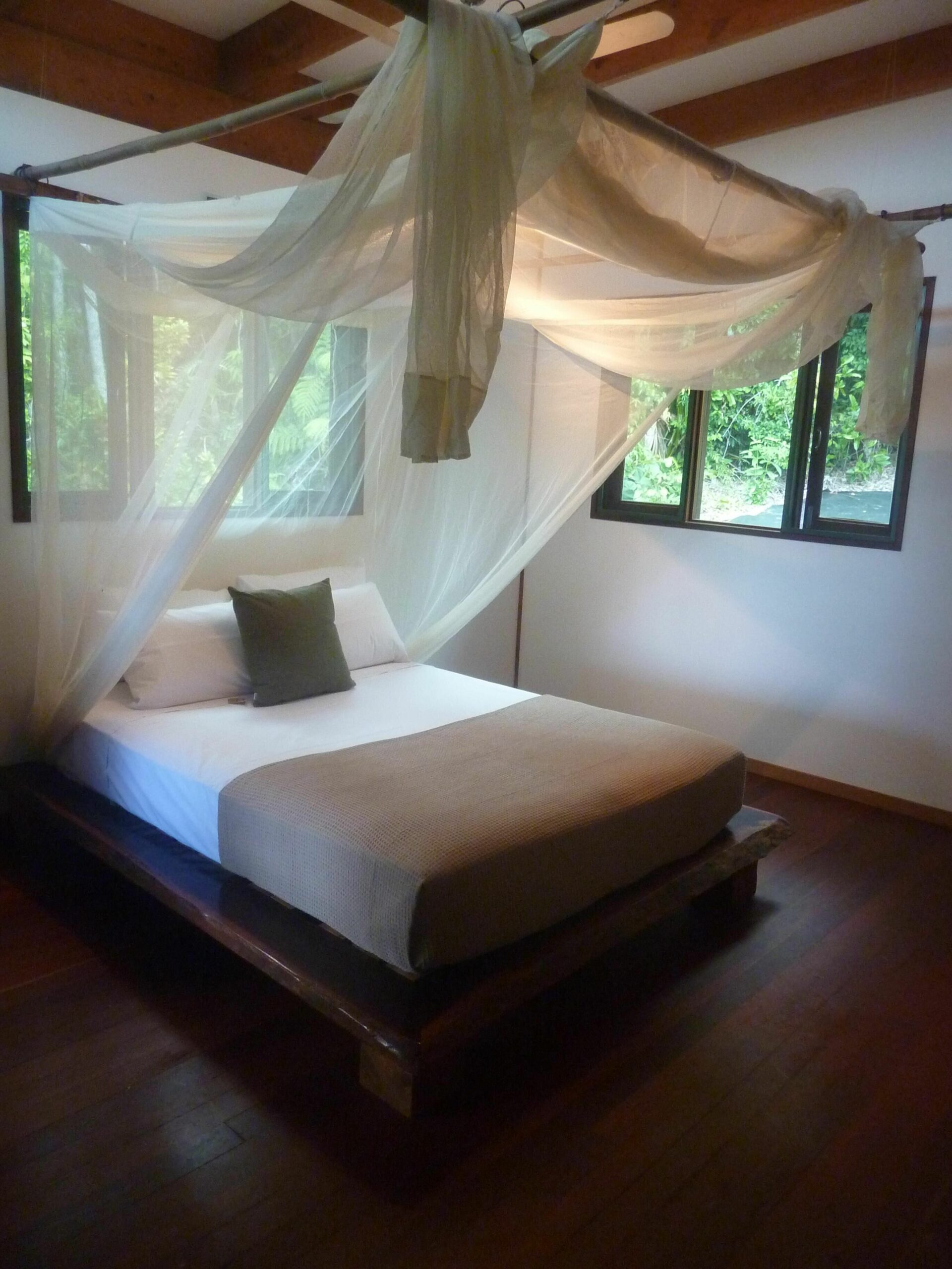 Daintree Holiday Homes - Yurara - Ocean Views With Luxury Spa Bath for Two