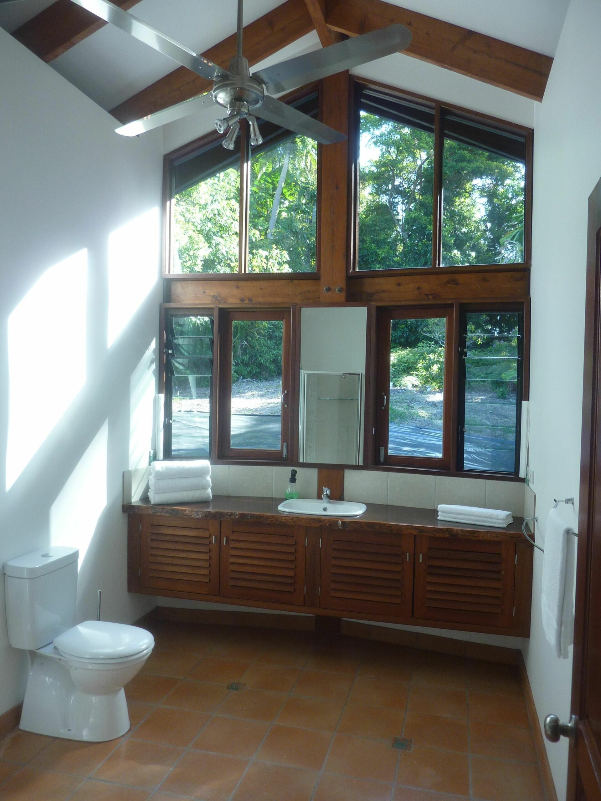 Daintree Holiday Homes - Yurara - Ocean Views With Luxury Spa Bath for Two