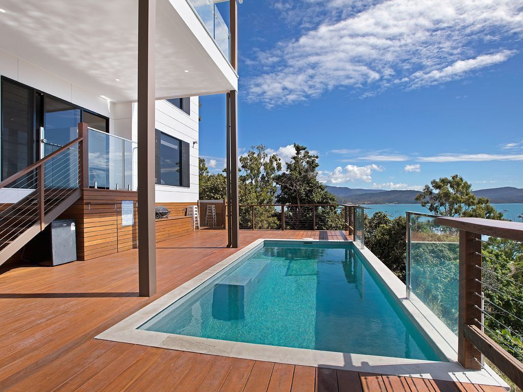 Island Views - the Perfect Holiday Home. Centre of Airlie Beach. More to Offer