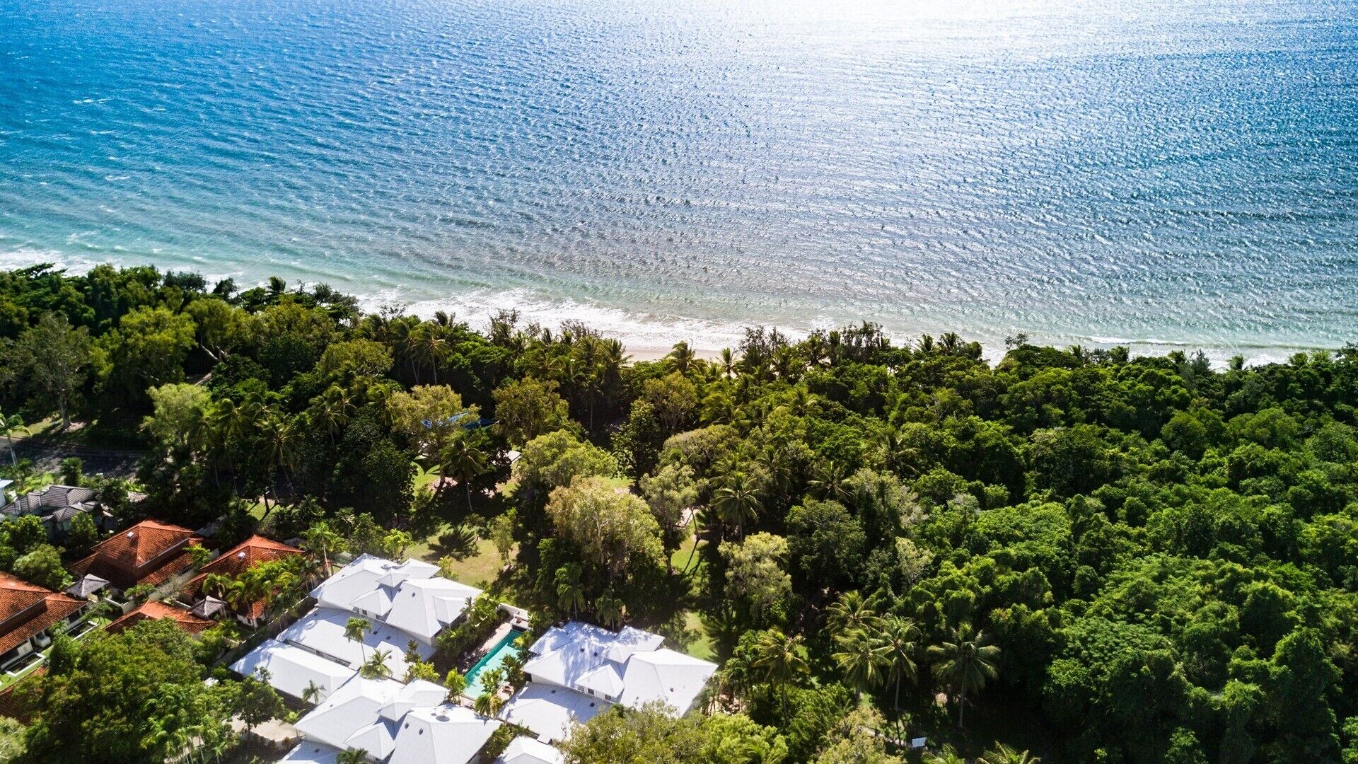 Amaroo Port Douglas - Beachfront Delight