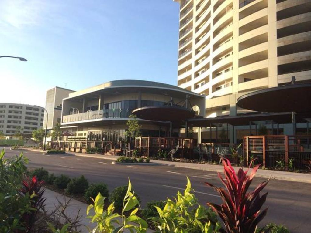 Nomiki's on the Avenue