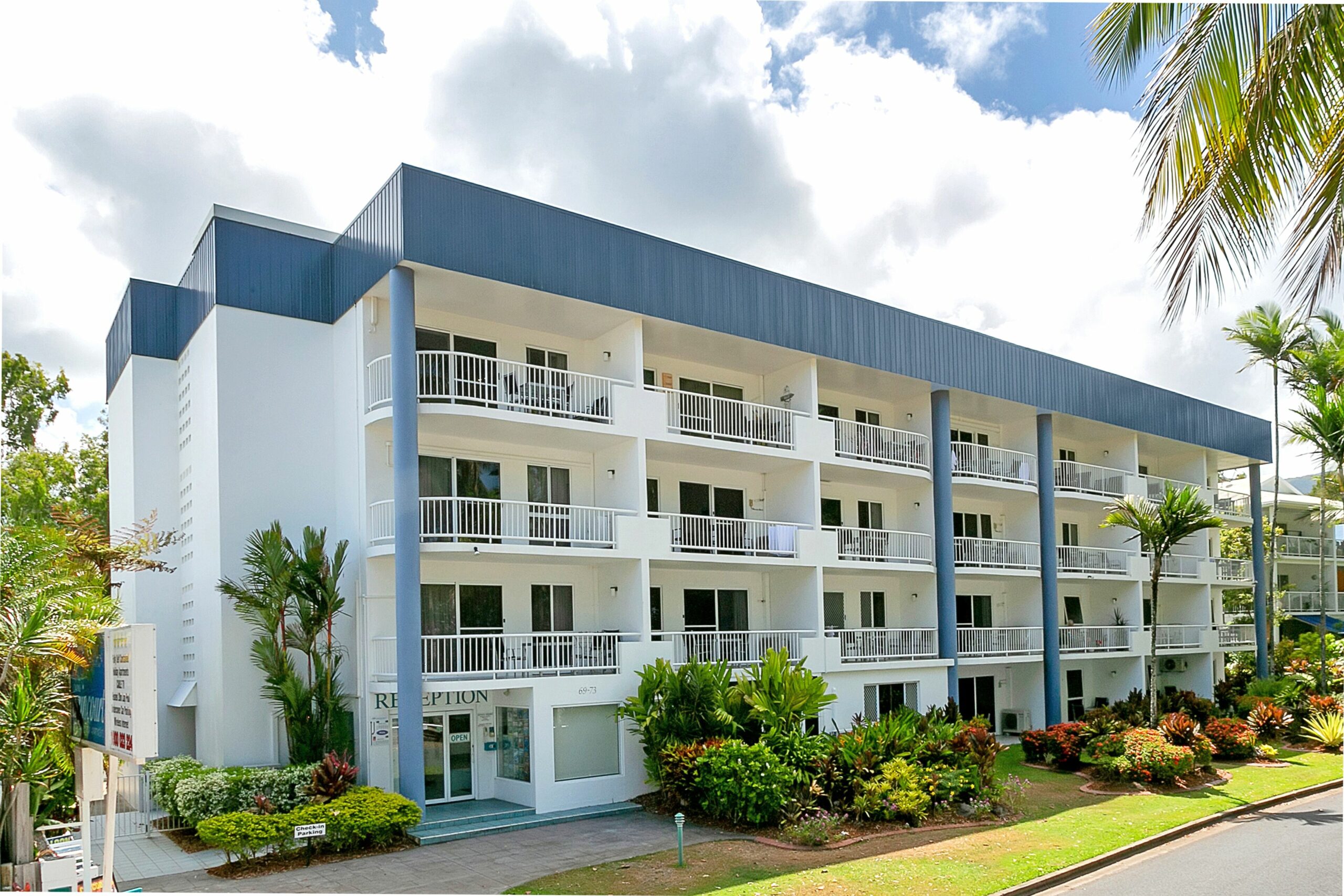 Stunning Apartment Right In Front Of The Beach!