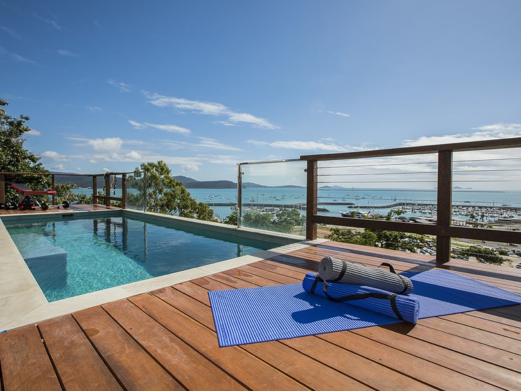 Island Views - the Perfect Holiday Home. Centre of Airlie Beach. More to Offer