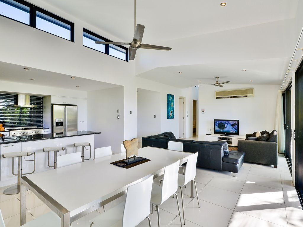 Pinnacle 8 - Seaview Apartment on Hamilton Island