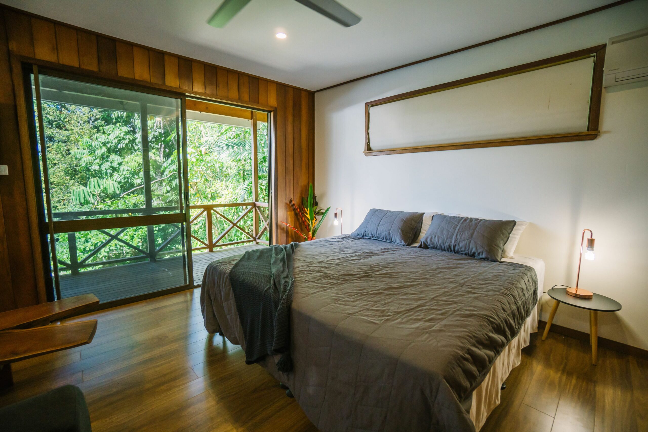 Private relaxing 1 bedroom Rainforest Studio close to nature, town and amenities