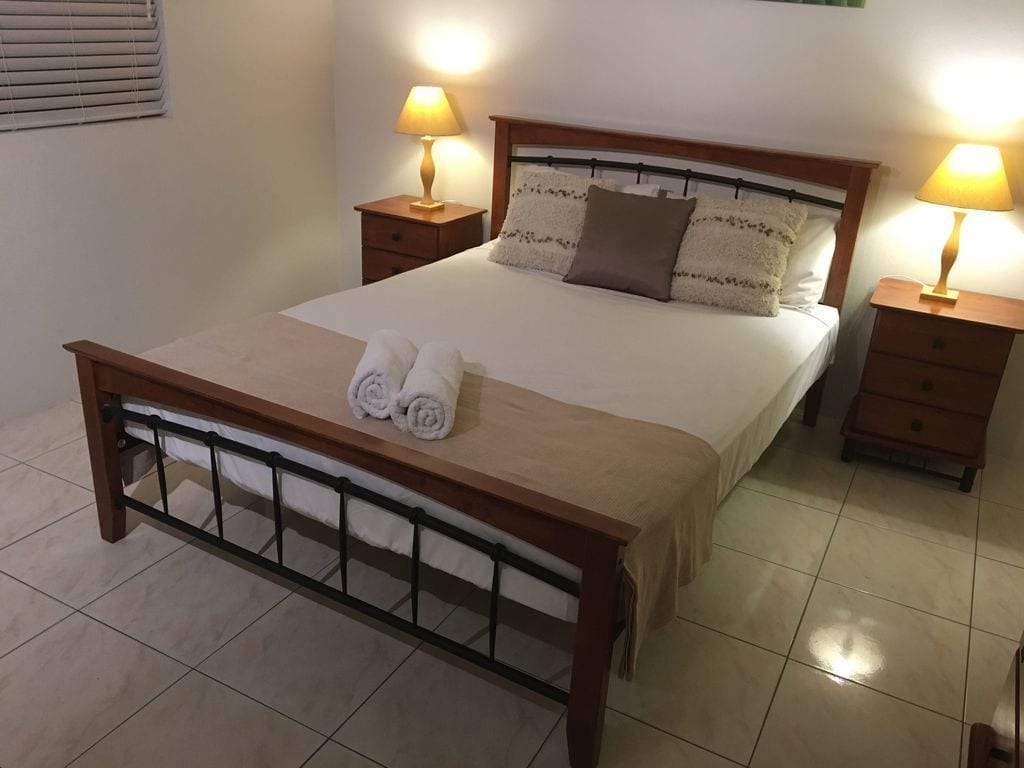 Palms Trinity Beach Two Bedroom Apartment With Free Wifi