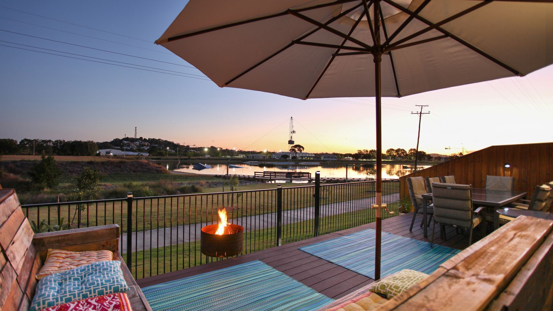 Lakeside Deck Holiday House