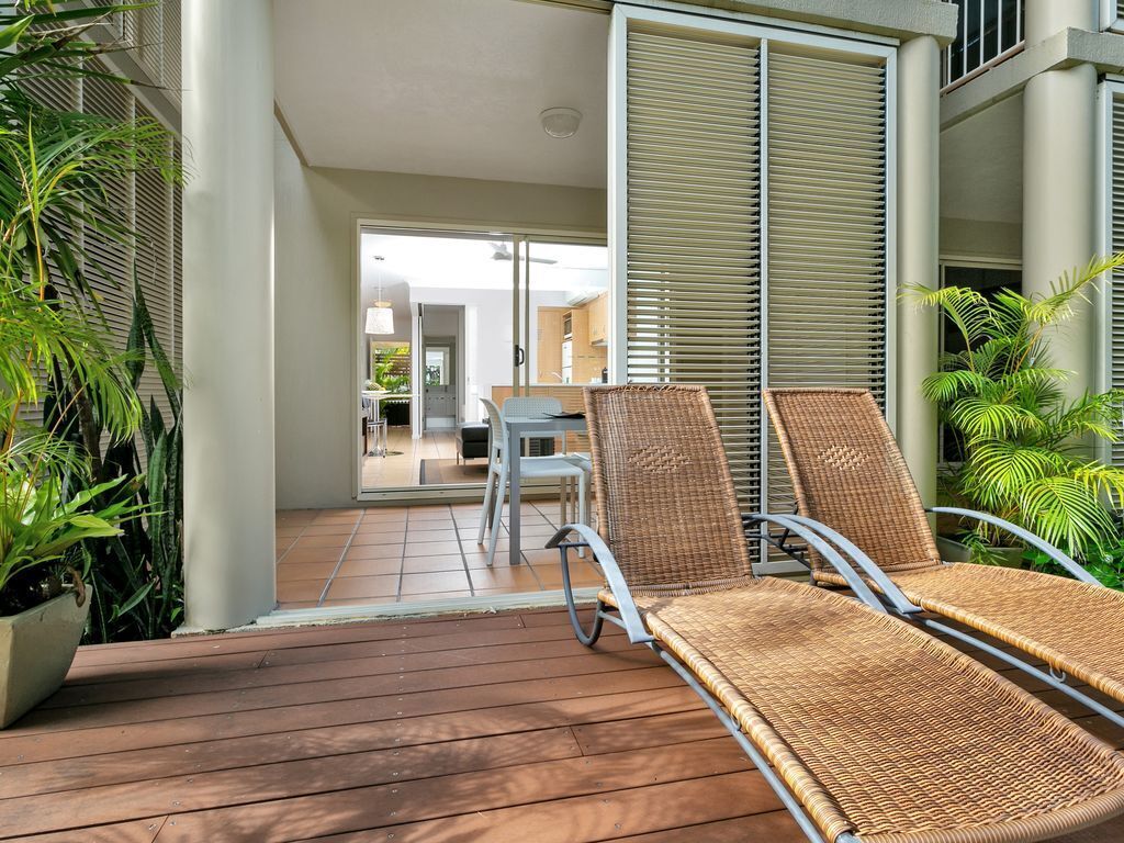 Port Douglas Apartments, Location, Location