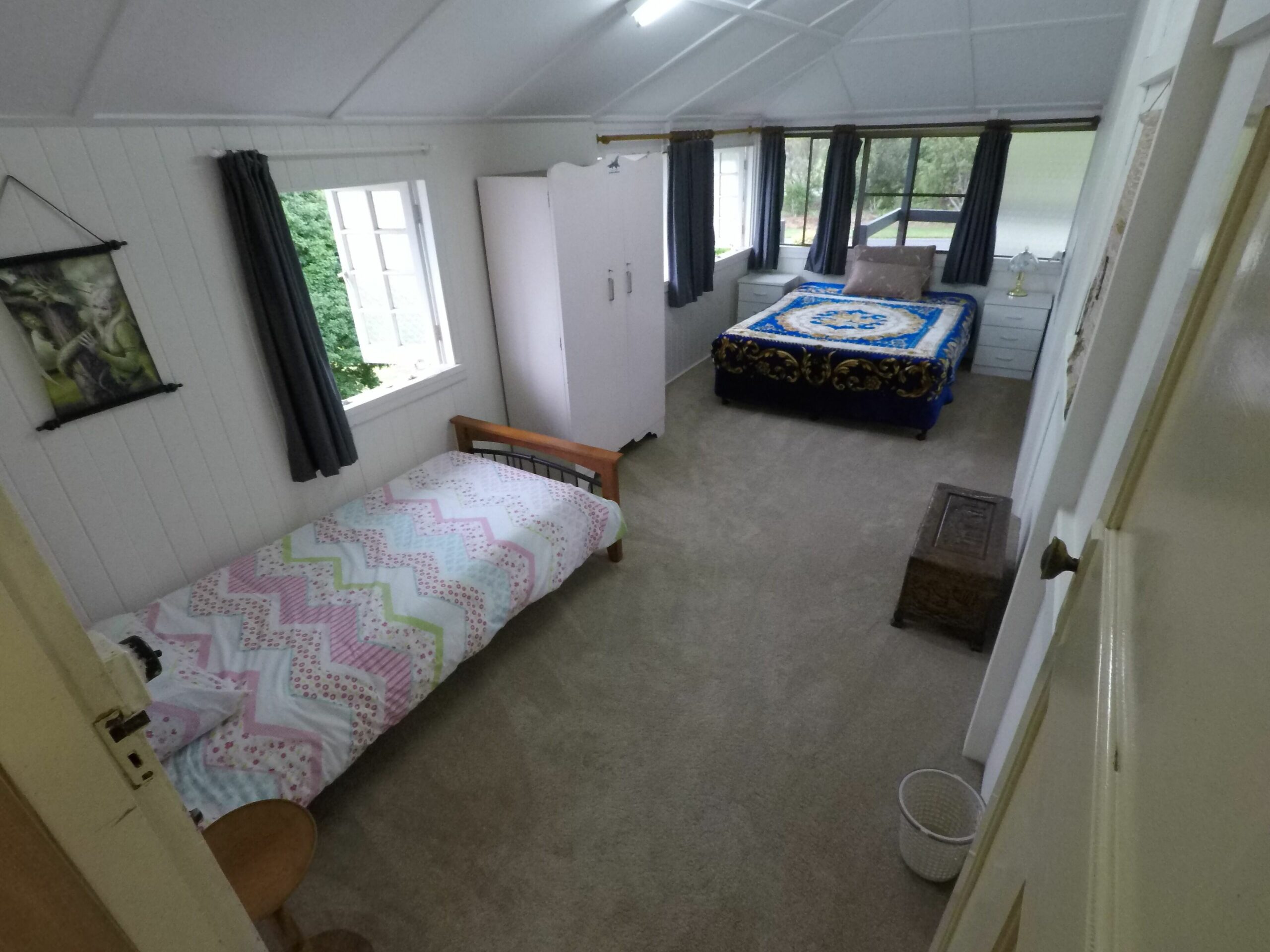 Spacious House all to yourself. Walk to shops. Caravans Welcome