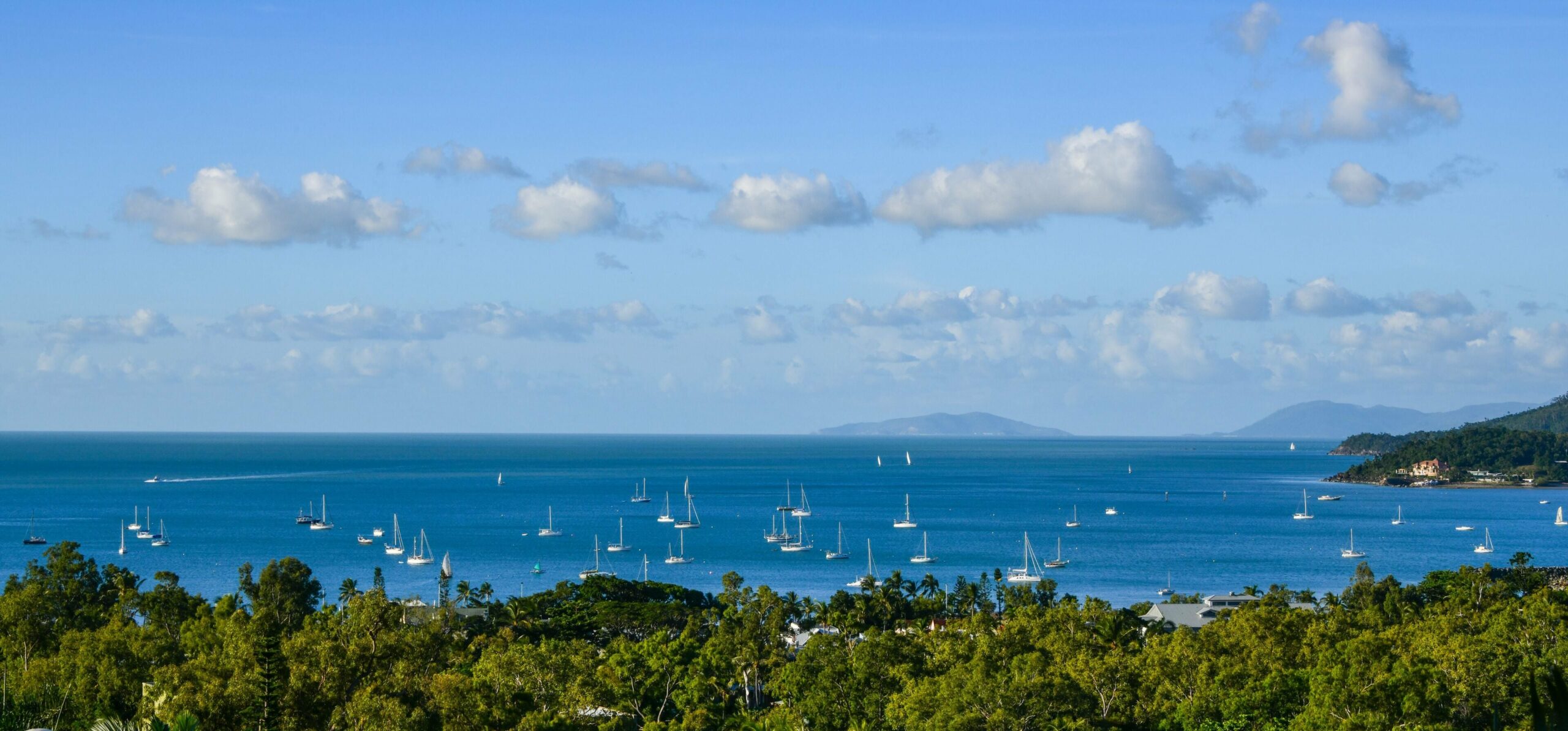 Panoramic views, central Airlie beach, short Stroll to the beaches & village