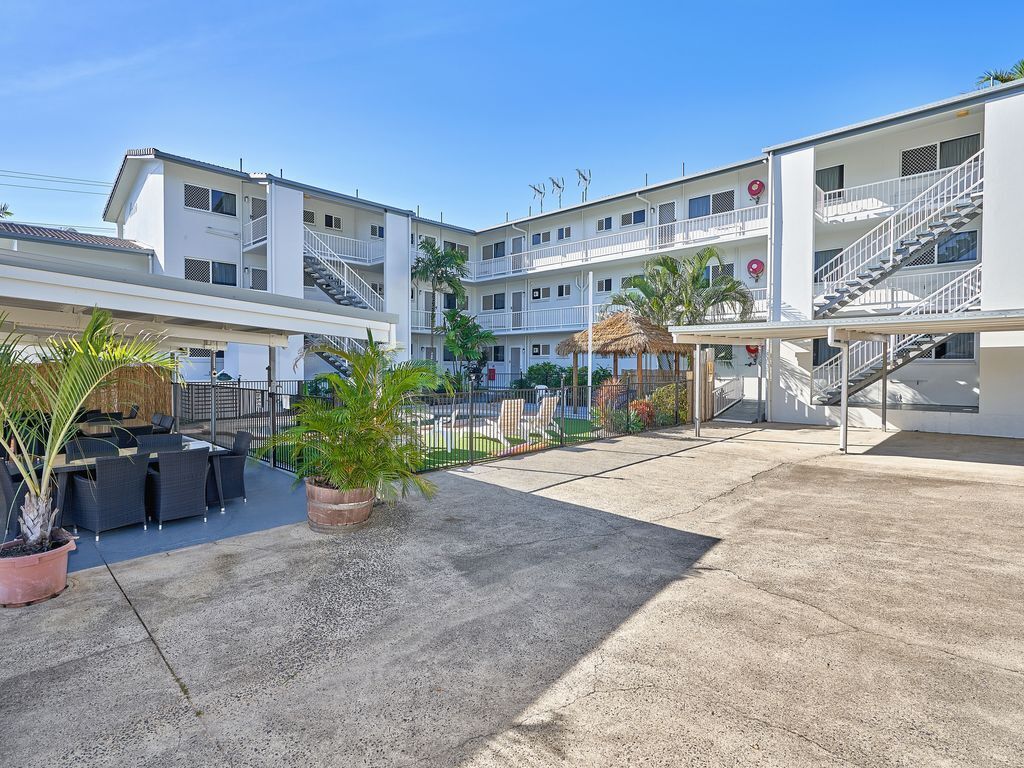 Two Bedroom Apartment on 1st Floor -close to the Beach