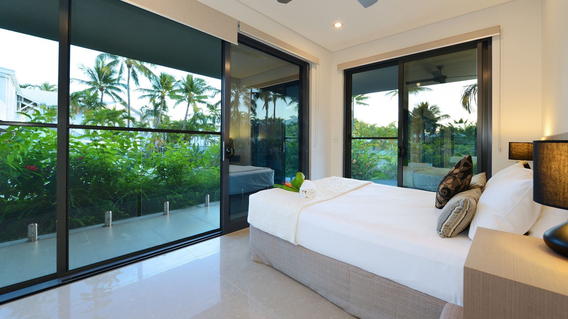 Absolute Beachfront - Esplanade Villa Port Douglas