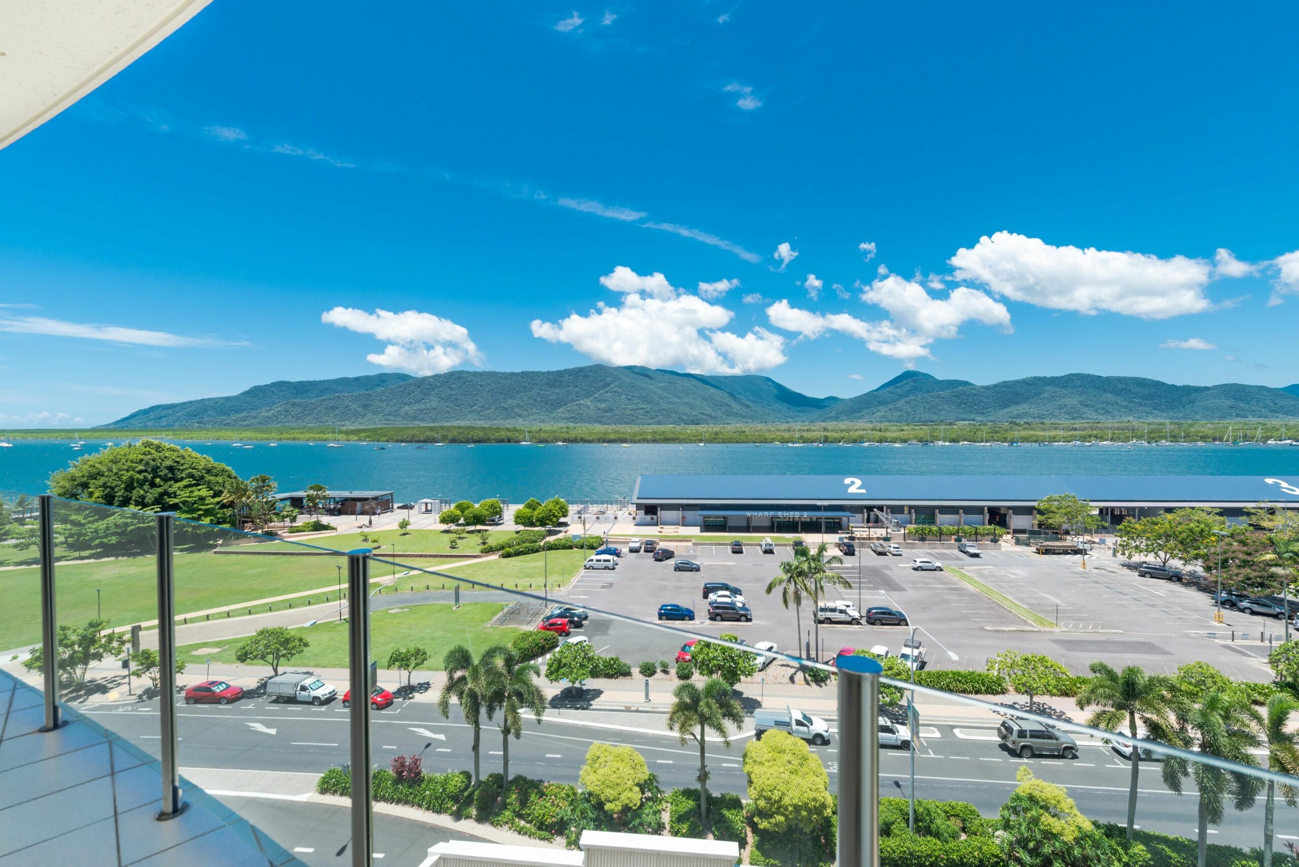 3 Bedroom Apartment in Cairns CBD with Stunning Water Views