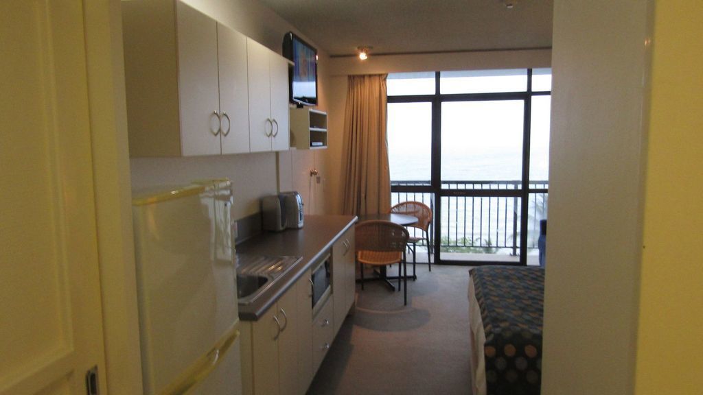 For Work or Play Amazing Ocean Views Fast Wifi Foxtel Pool A/C Strand Front