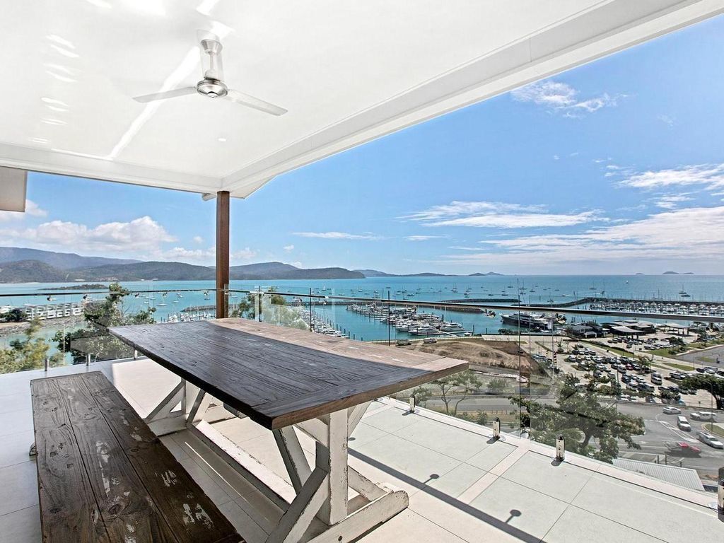 Island Views – the Perfect Holiday Home. Centre of Airlie Beach. More to Offer