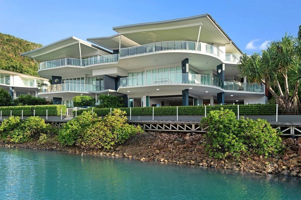 Pavillions 7 - Marina Front Apartment on Hamilton Island