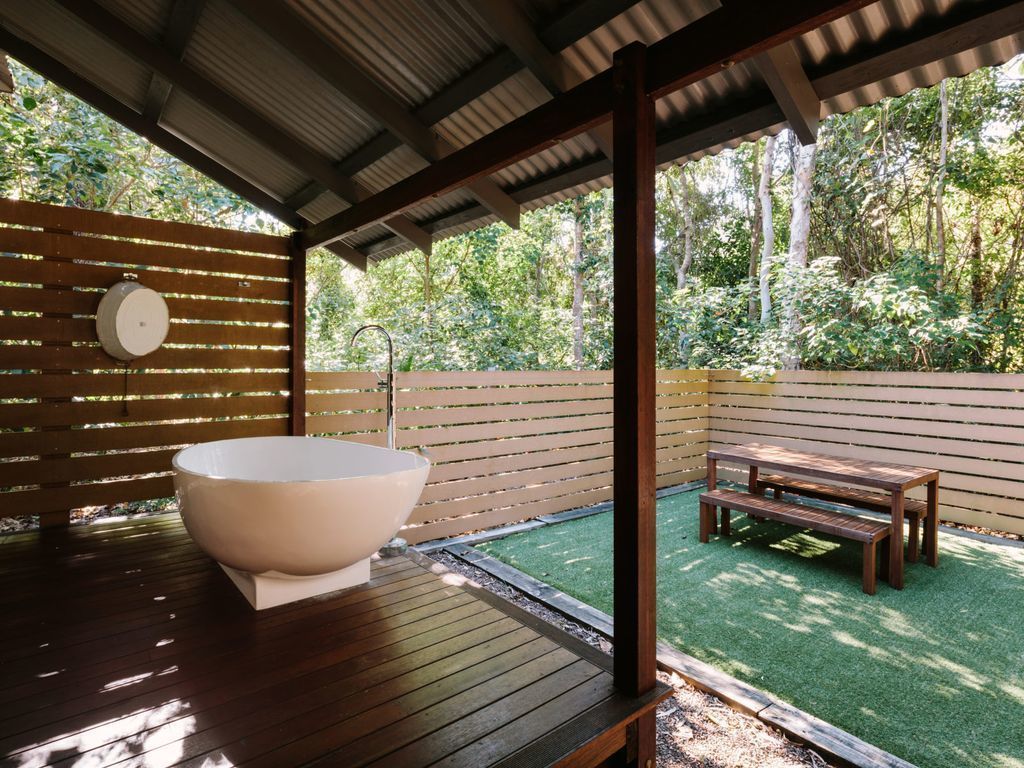 The Little Bush Hut - Nelly Bay, QLD