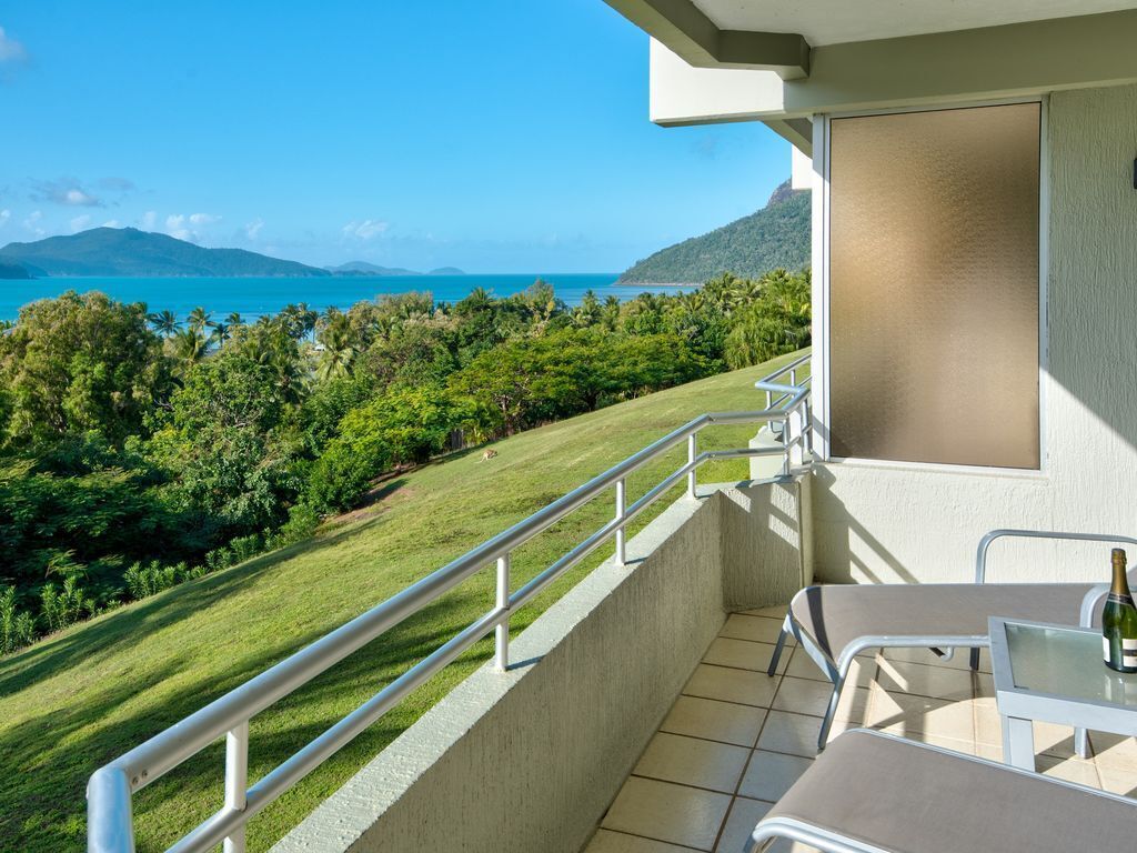 Poinciana Lodge 102 - Seaview Apartment on Hamilton Island