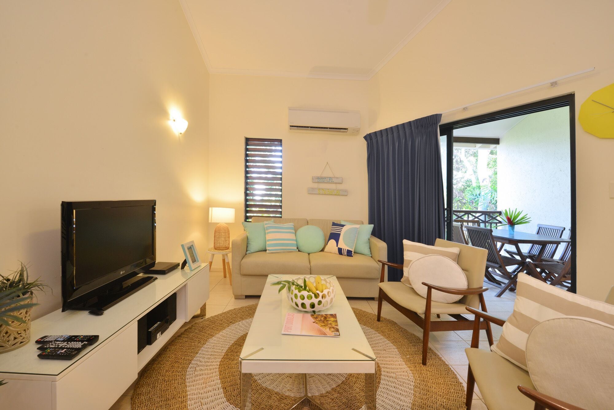 Beachstyle - Stylish two bedroom, two bathroom apartment.