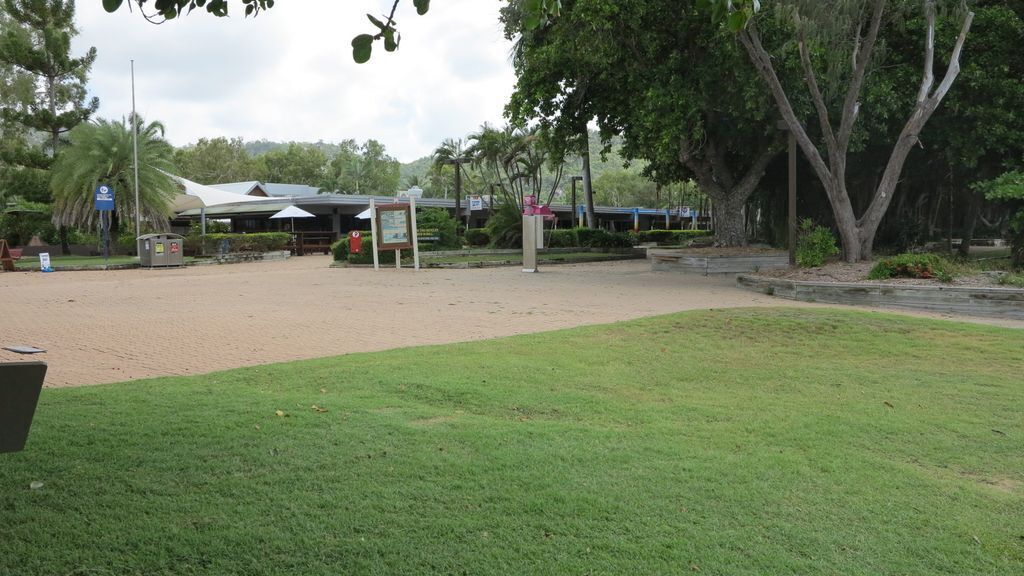 The Deck On Picnic - Picnic Bay, QLD