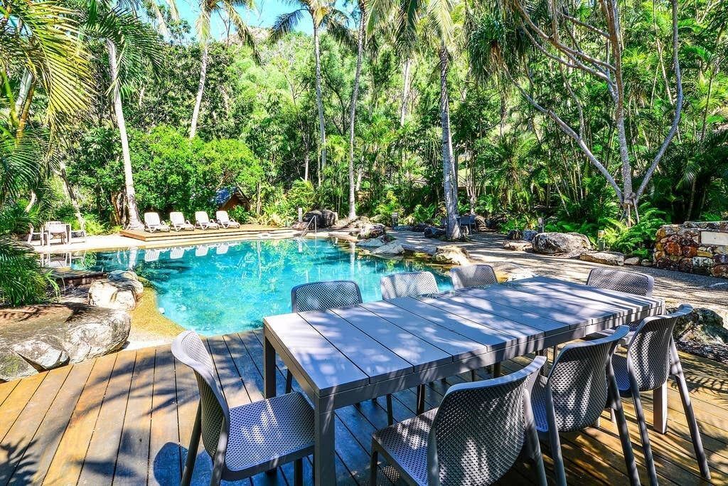 Poinciana Lodge 111 - Seaview Apartment on Hamilton Island