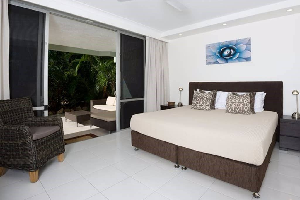 Lagoon Lodge 008 - Beachfront Apartment on Hamilton Island