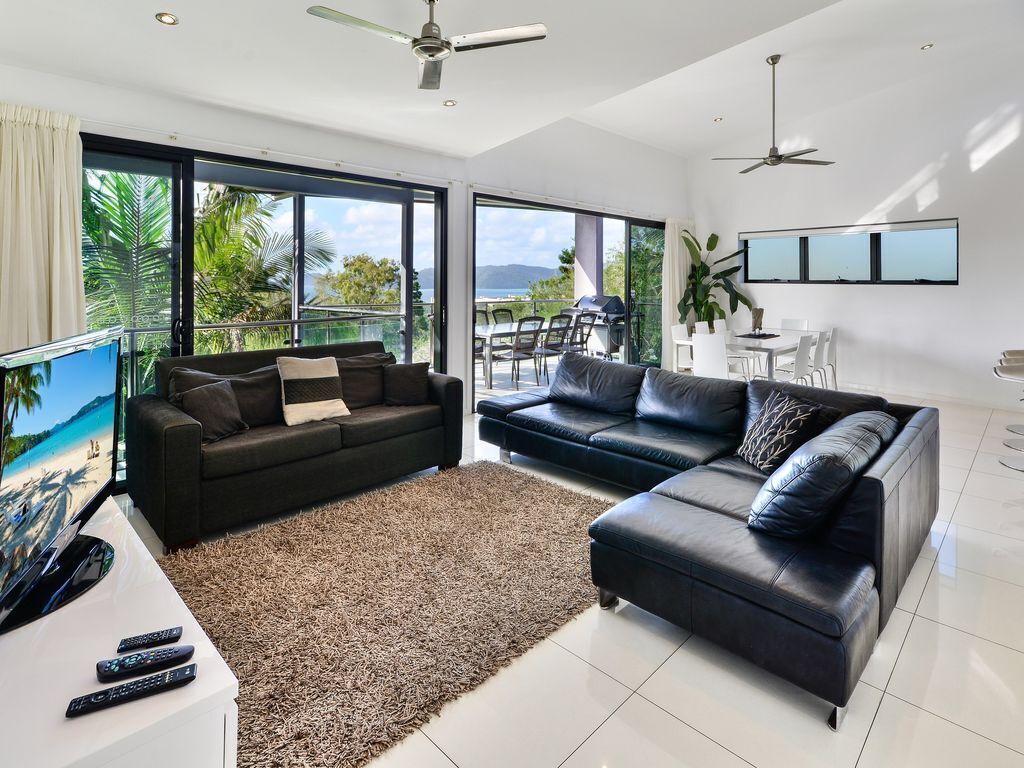 Pinnacle 8 – Seaview Apartment on Hamilton Island