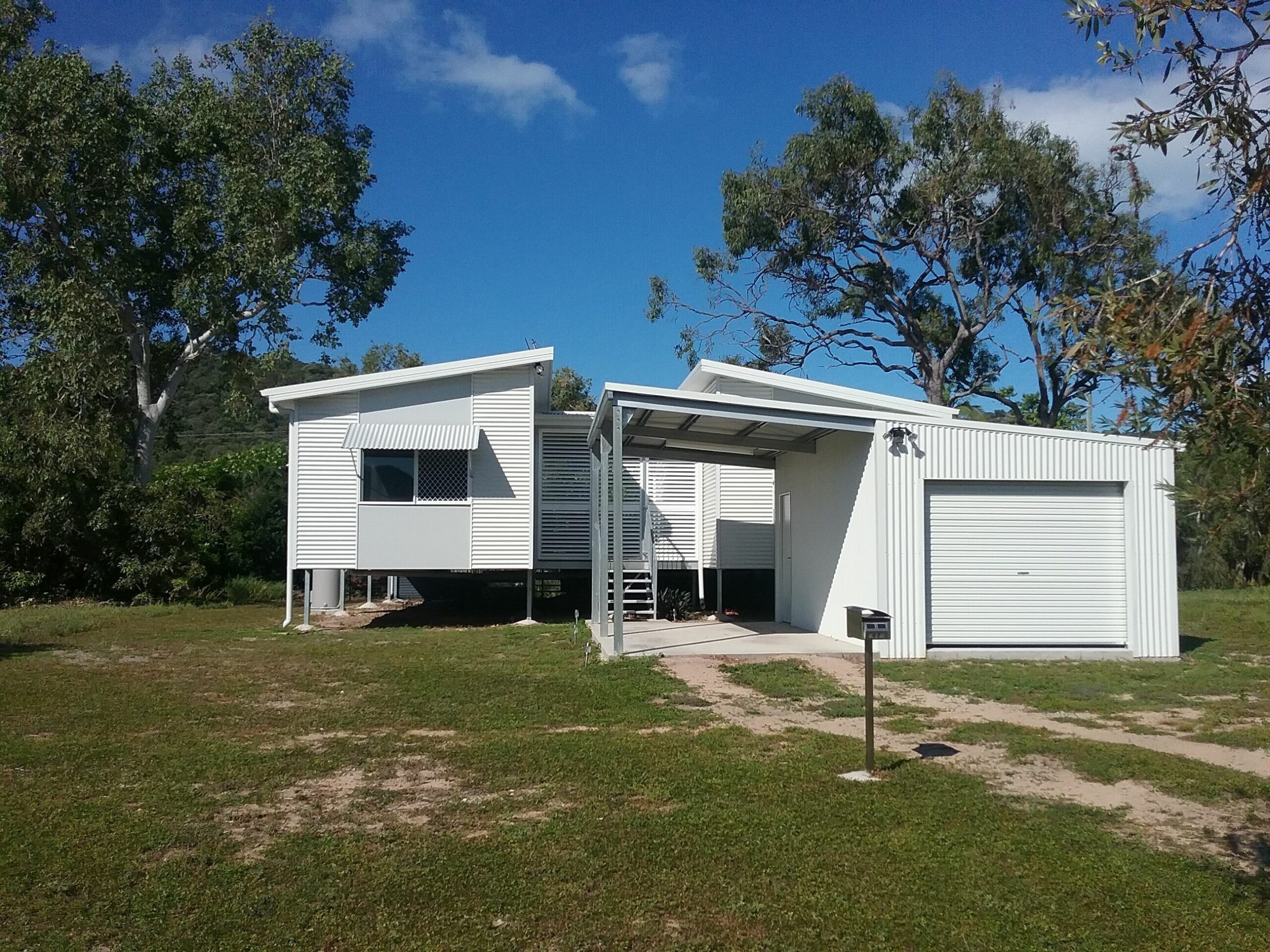 Magnetic Island Guest House, 5 MINUTE tropical lagoon walk to BEACH