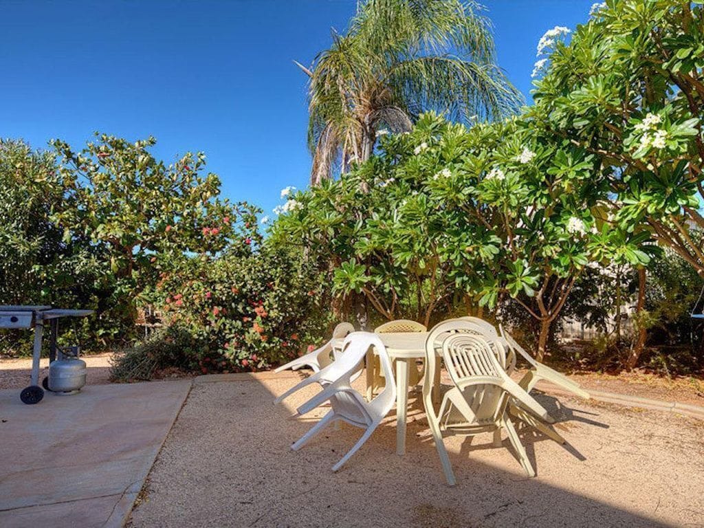 Older Family Home With Beds Galore and Massive Outside Verandah Living