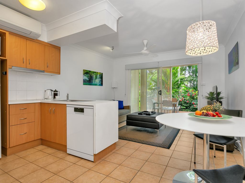 Port Douglas Apartments, Location, Location